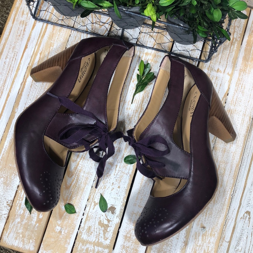 Crown Vintage Vegan Leather Cut Out Pumps 6.5